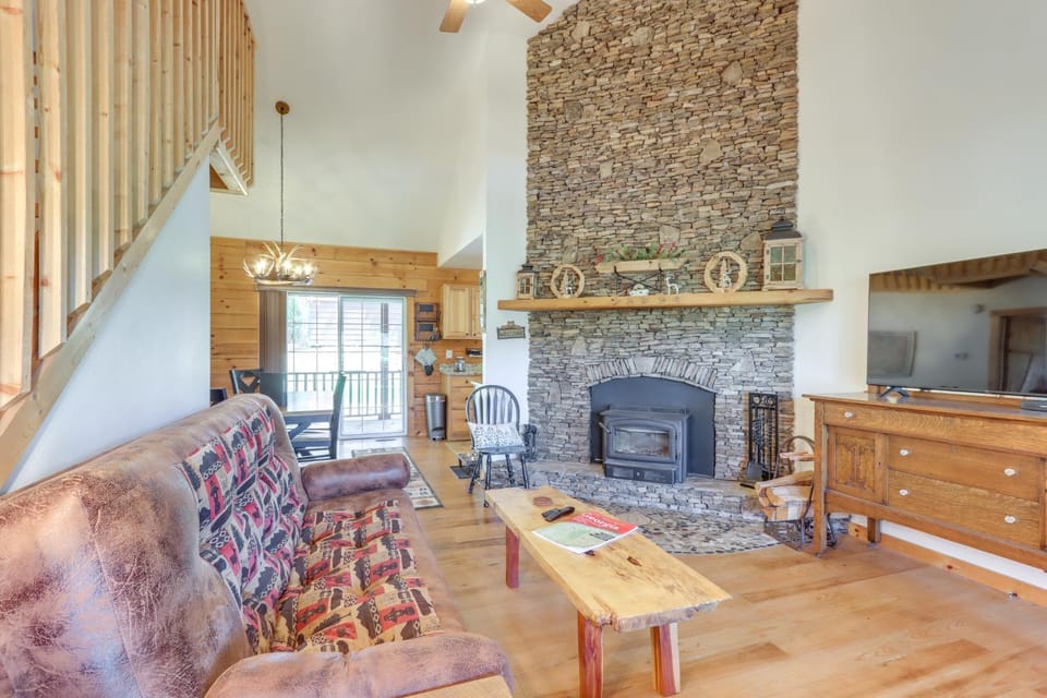 Blairsville ‘Cabin in the Pines’ 1 Mi to Lake Cabin in Union County