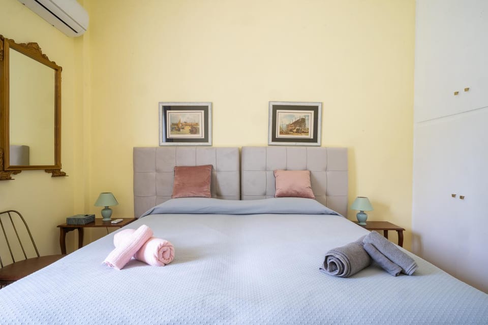Bed, Photo of the whole room, Bedroom, towels, air conditioner