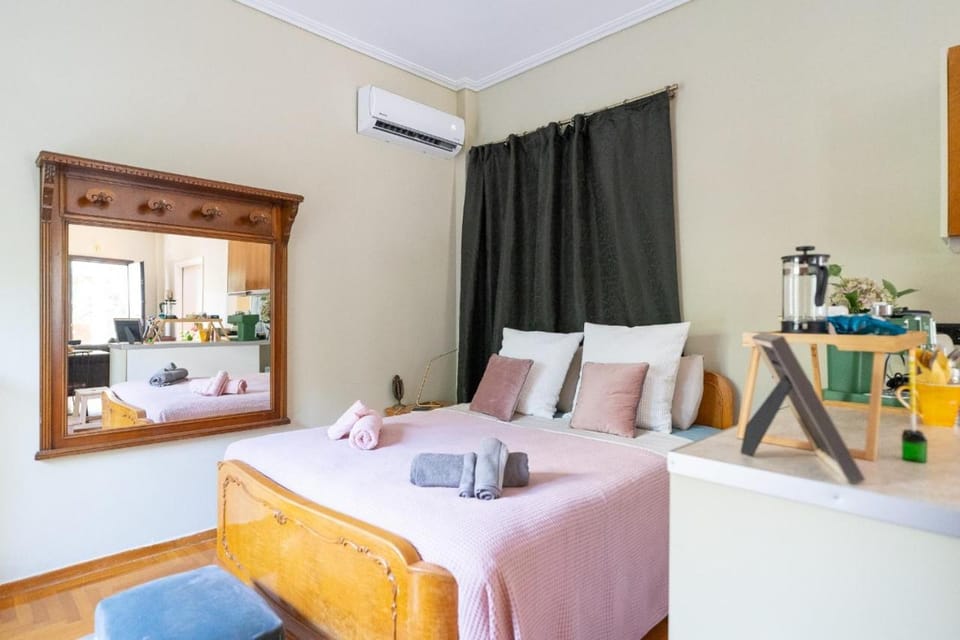 Bed, Photo of the whole room, Bedroom, towels, air conditioner