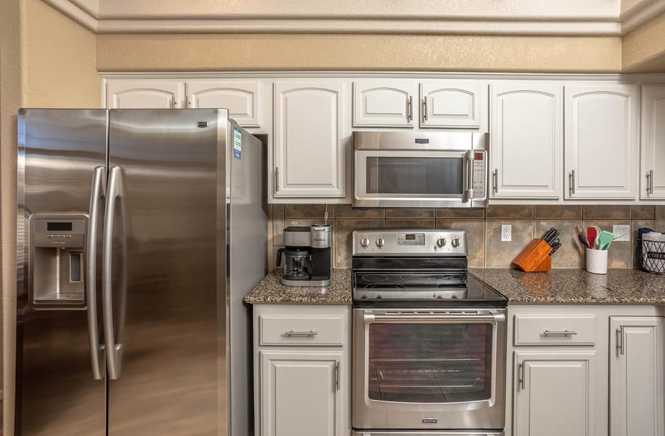 Cozy Lake Retreat Games, Pool Table House in Lake Havasu City