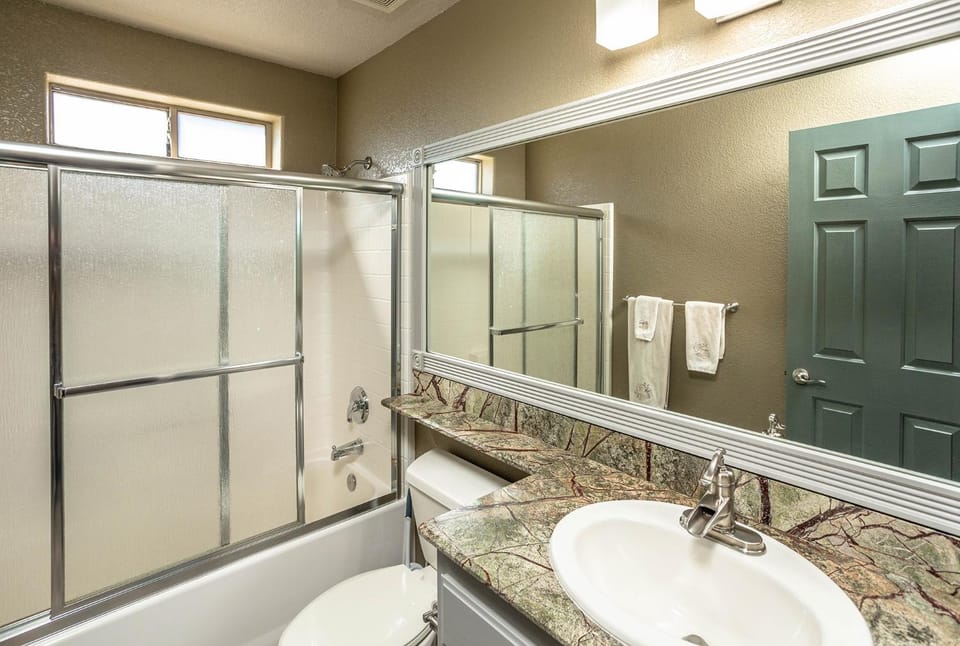 Cozy Lake Retreat Games, Pool Table House in Lake Havasu City