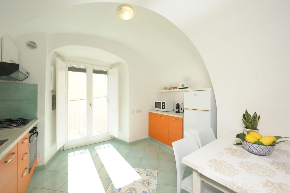 Coffee/tea facilities, Dining area, minibar