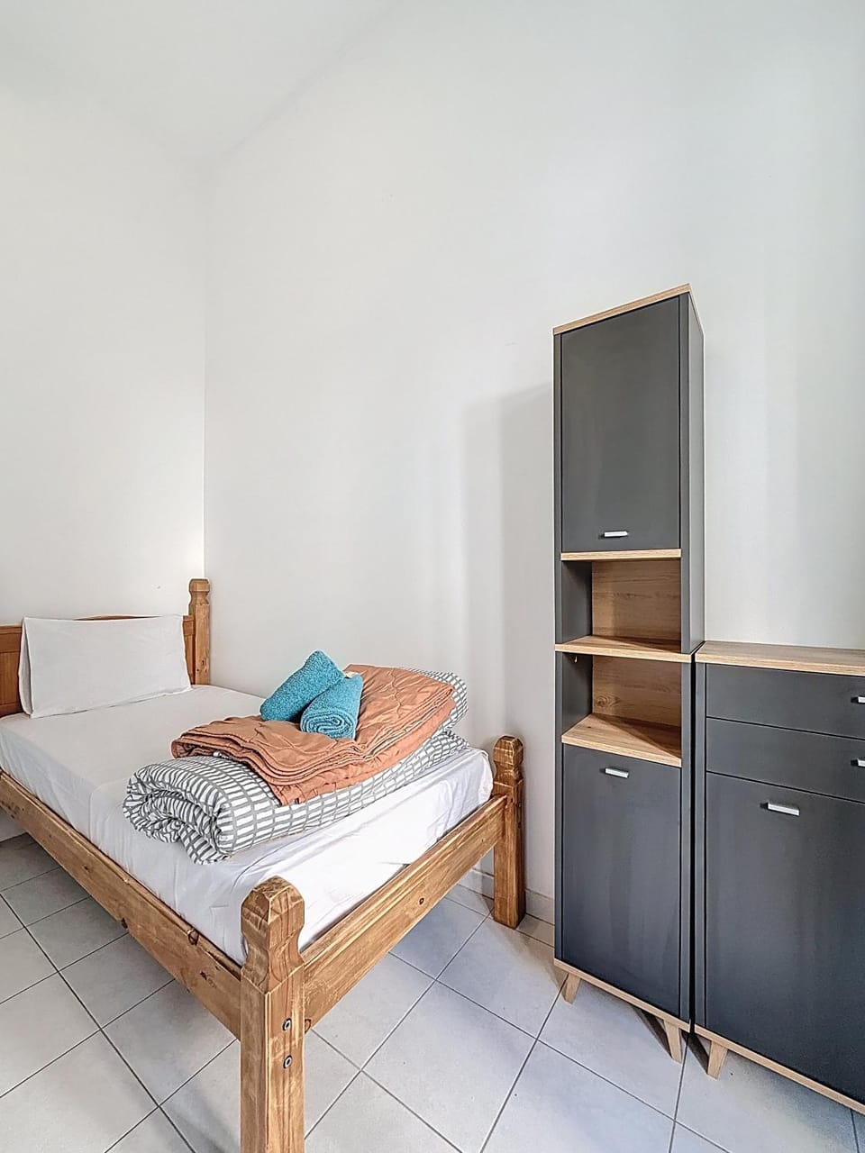 Bed, Photo of the whole room, Bedroom, wardrobe