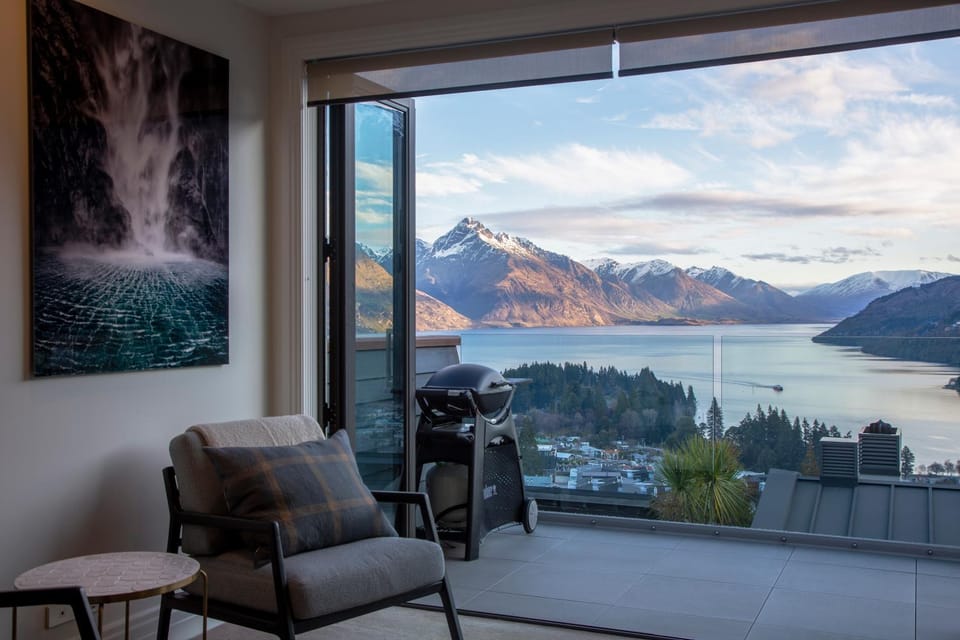Living room, Lake view, Mountain view