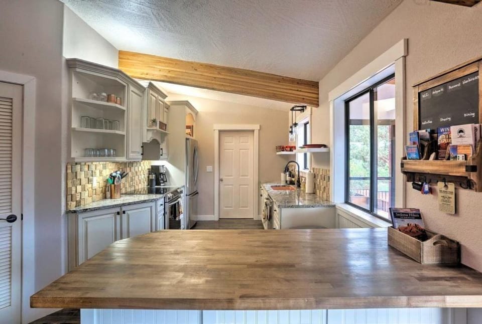 Coffee/tea facilities, Kitchen or kitchenette, dishwasher, minibar, pet friendly, stove, toaster