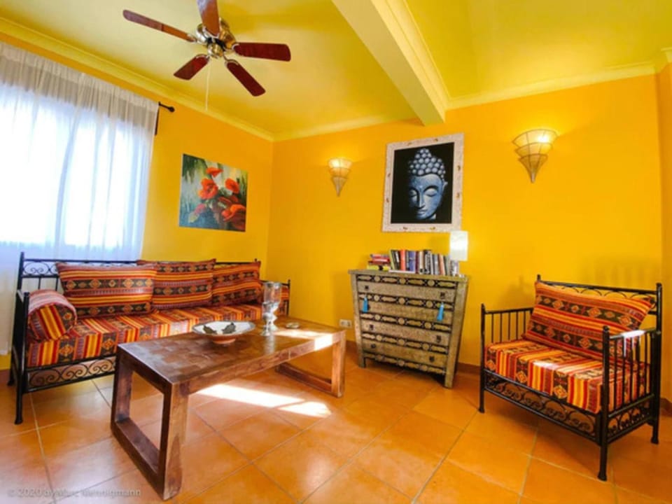 Living room, Seating area, fireplace