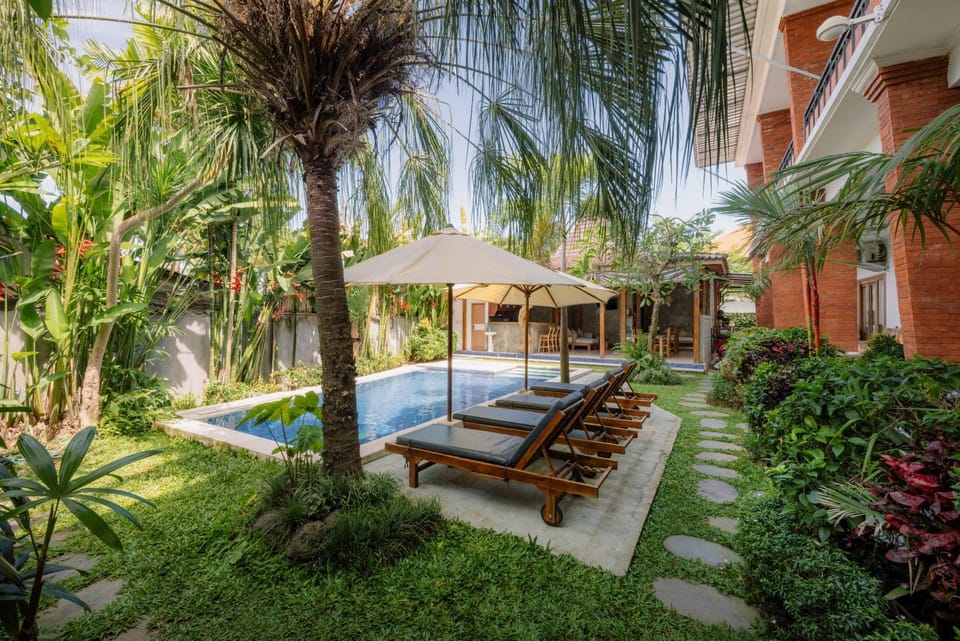 Property building, Day, Garden, Pool view, Swimming pool, sunbed