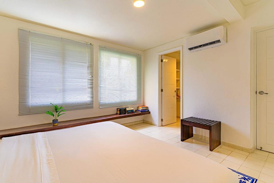 Bed, Bedroom, air conditioner