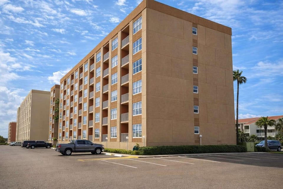 Private Beach Access Pool & Hot Tub BBQ Pits Gulfview II #408 home Apartment in South Padre Island