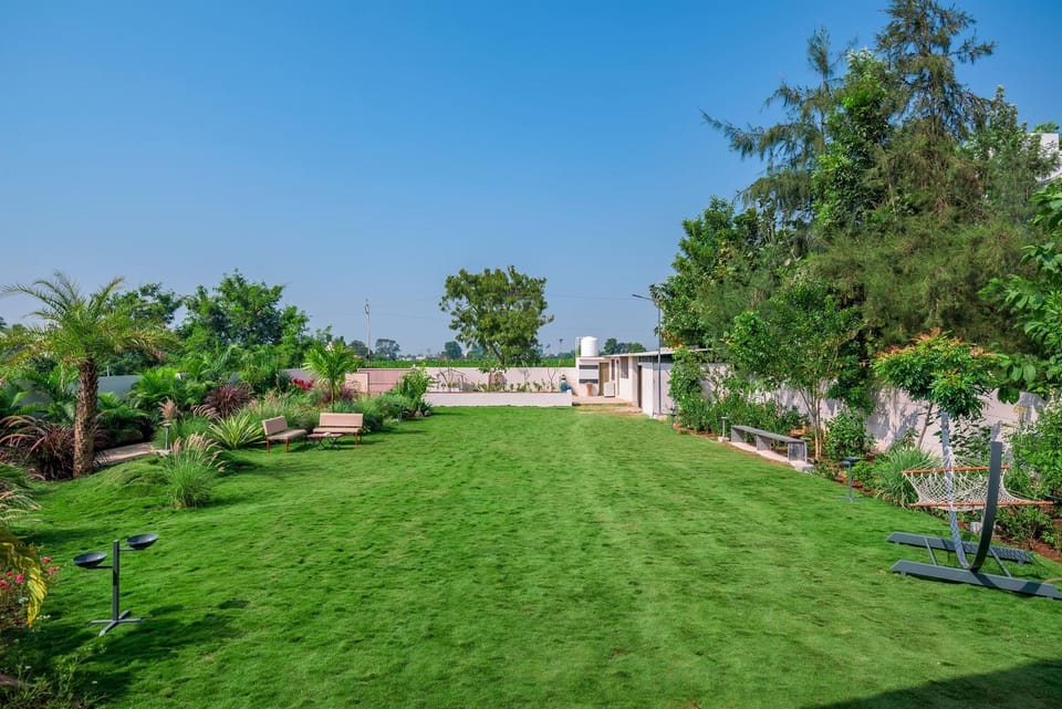Property building, Spring, Day, Natural landscape, Garden, Garden view