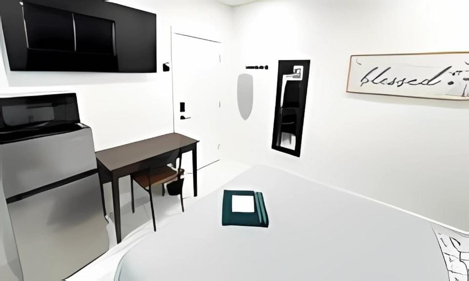Private Rooms close to Miami Airport - Free parking - 01 Vacation rental in Miami
