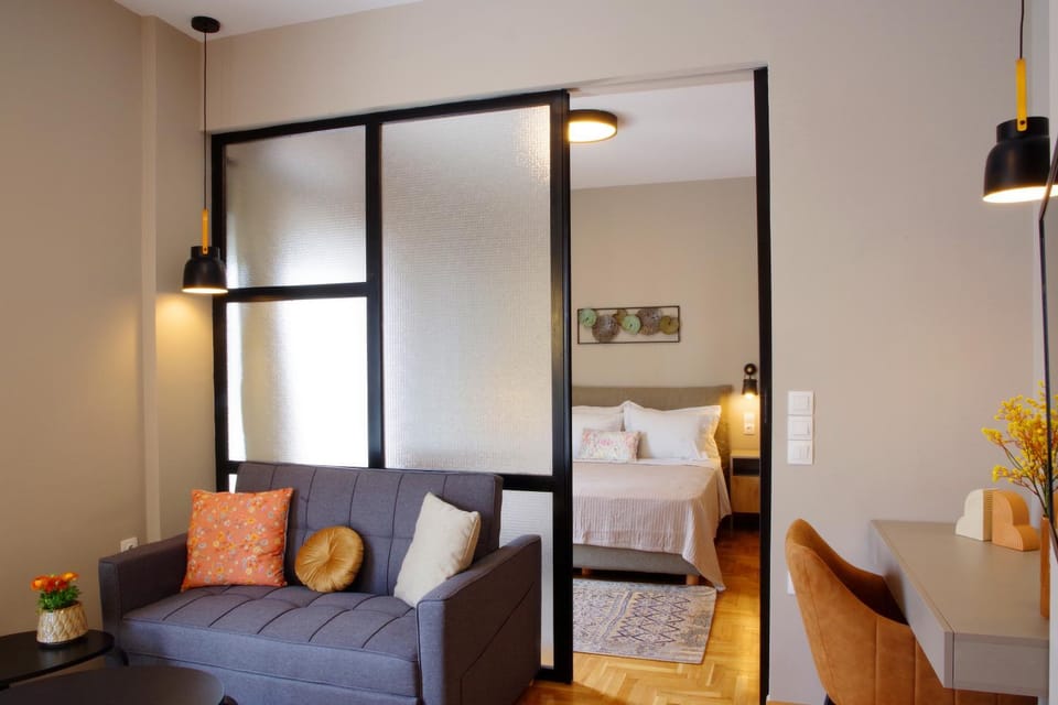 Photo of the whole room, Seating area