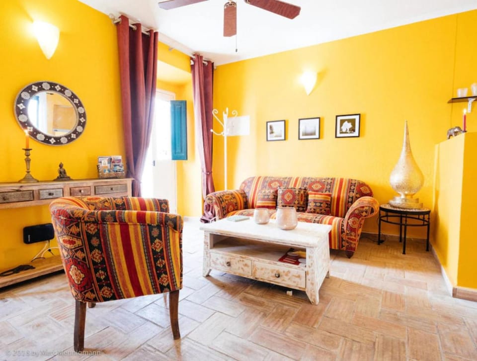 Living room, Seating area