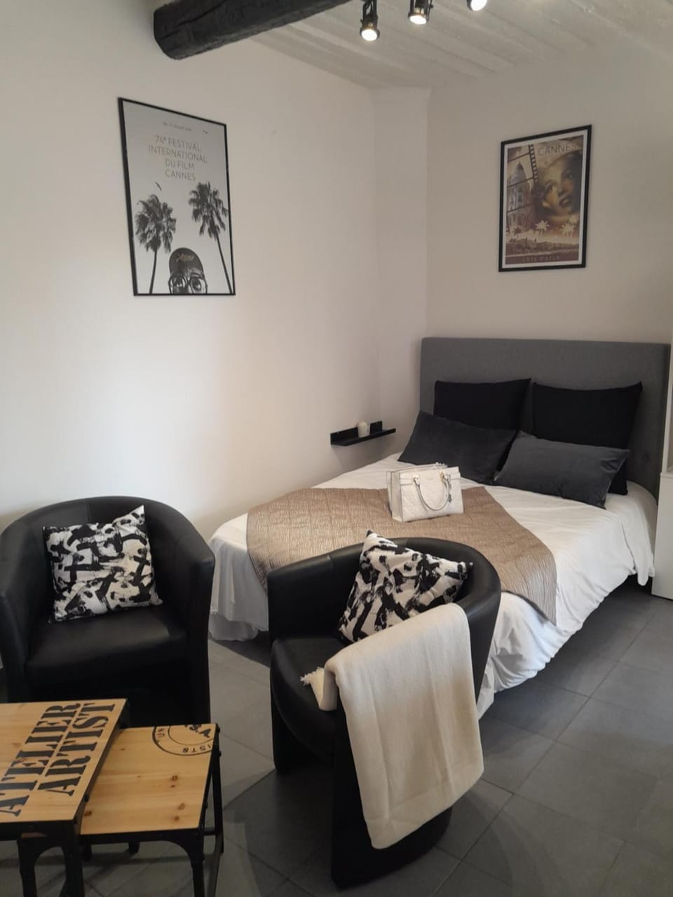 Bed, Photo of the whole room
