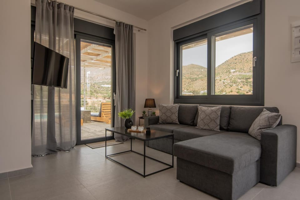 TV and multimedia, Seating area, Mountain view