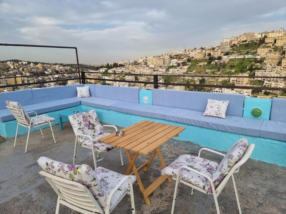 Day, View (from property/room), Dining area, City view, Mountain view