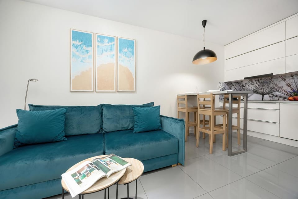 Kitchen or kitchenette, Living room, Seating area, stove