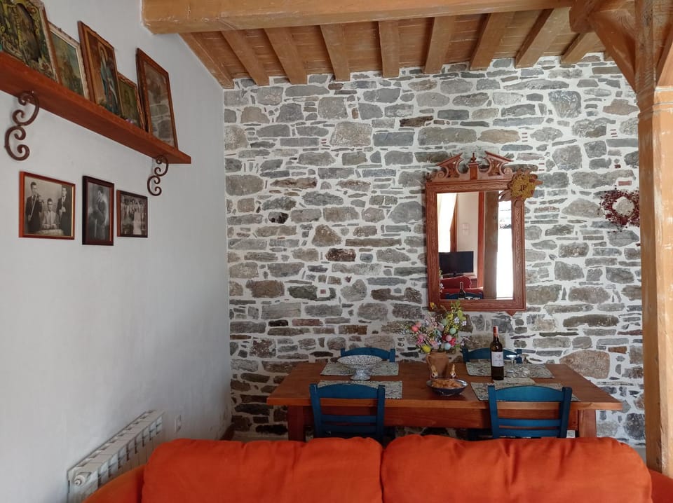 Restaurant/places to eat, Seating area