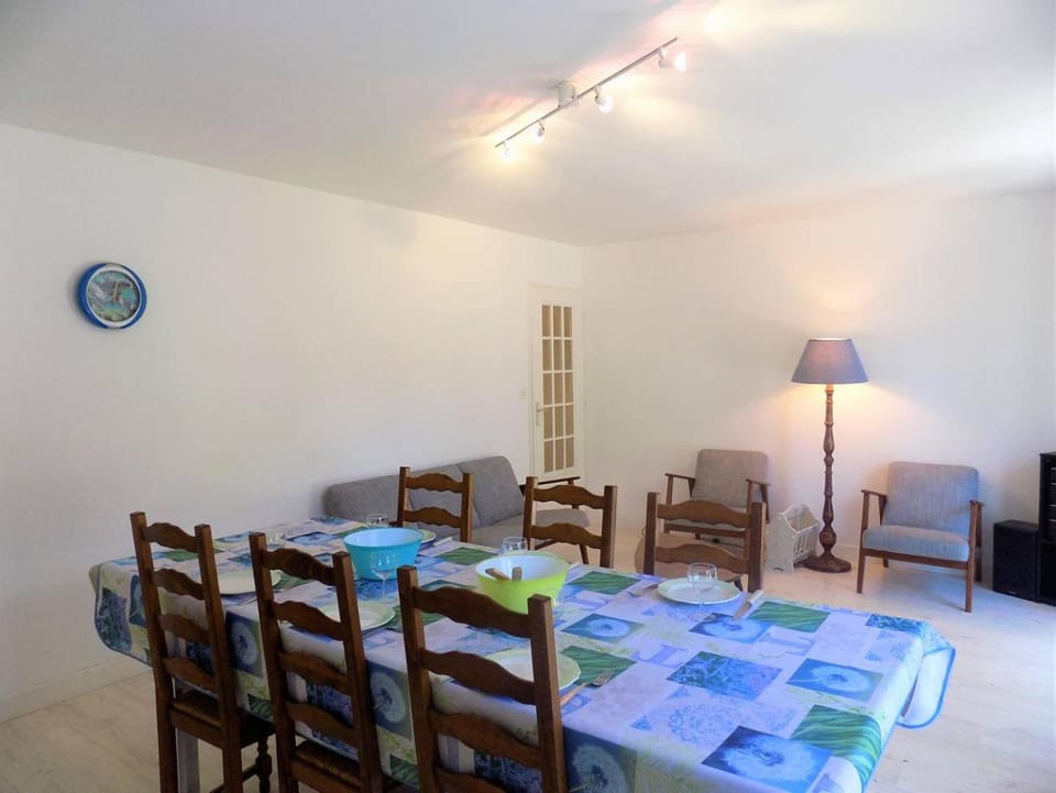 Living room, Dining area, hair dresser