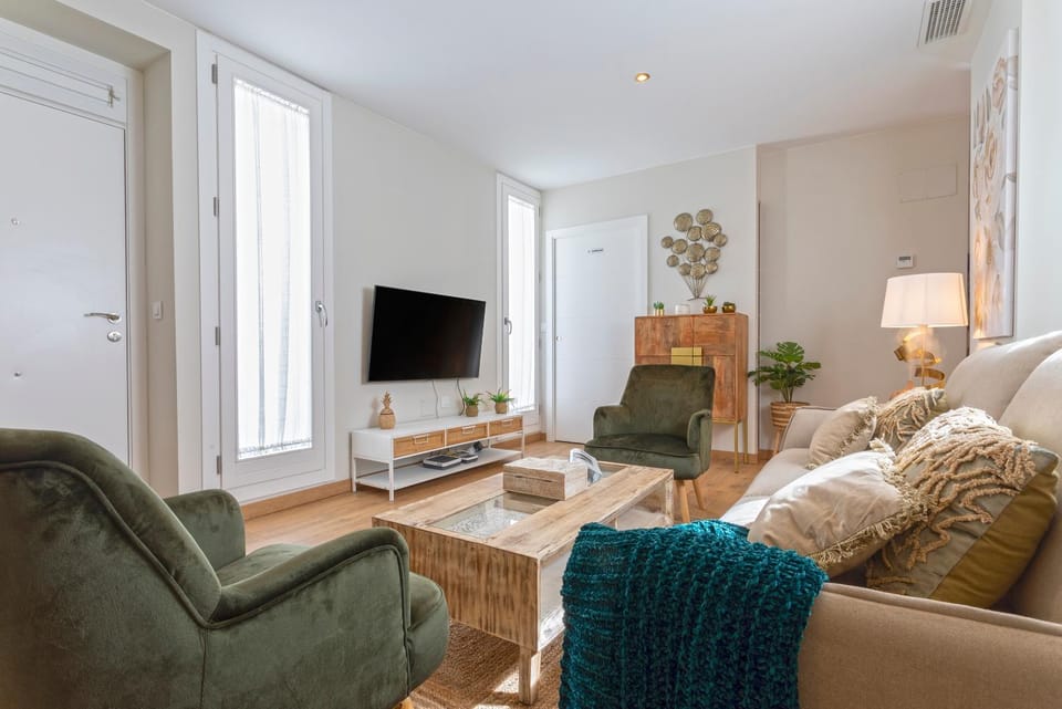 Communal lounge/ TV room, Living room, Seating area