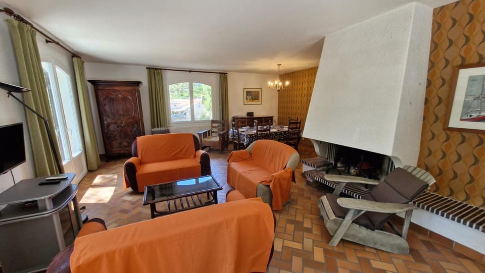 TV and multimedia, Living room, Seating area