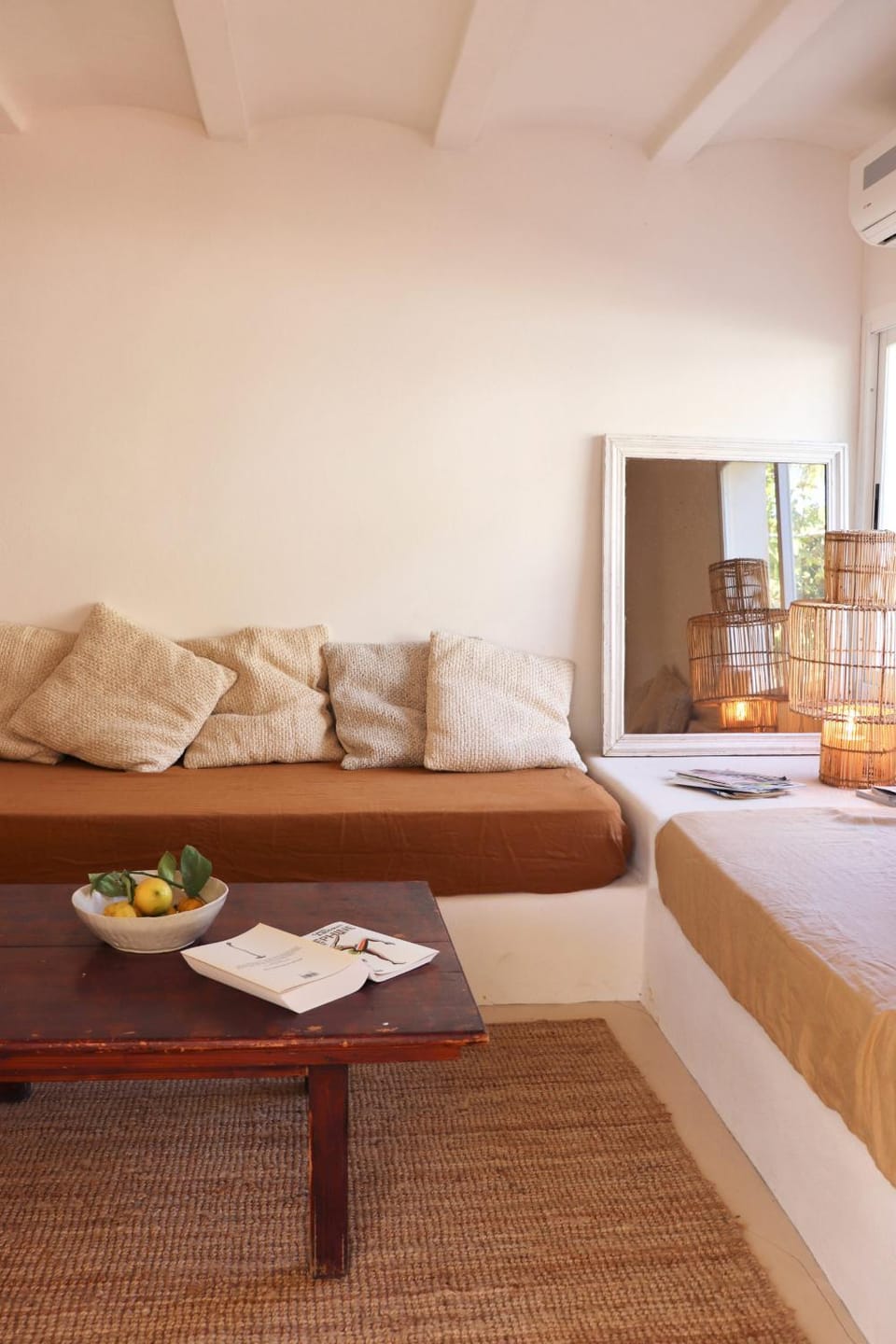 Bed, Seating area