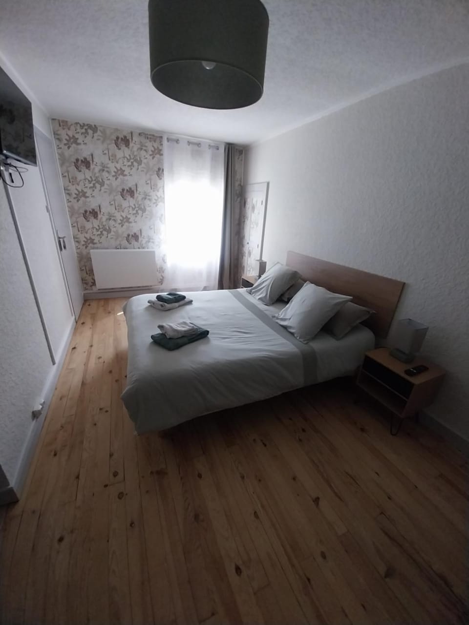 Bed, Photo of the whole room, Bedroom, towels