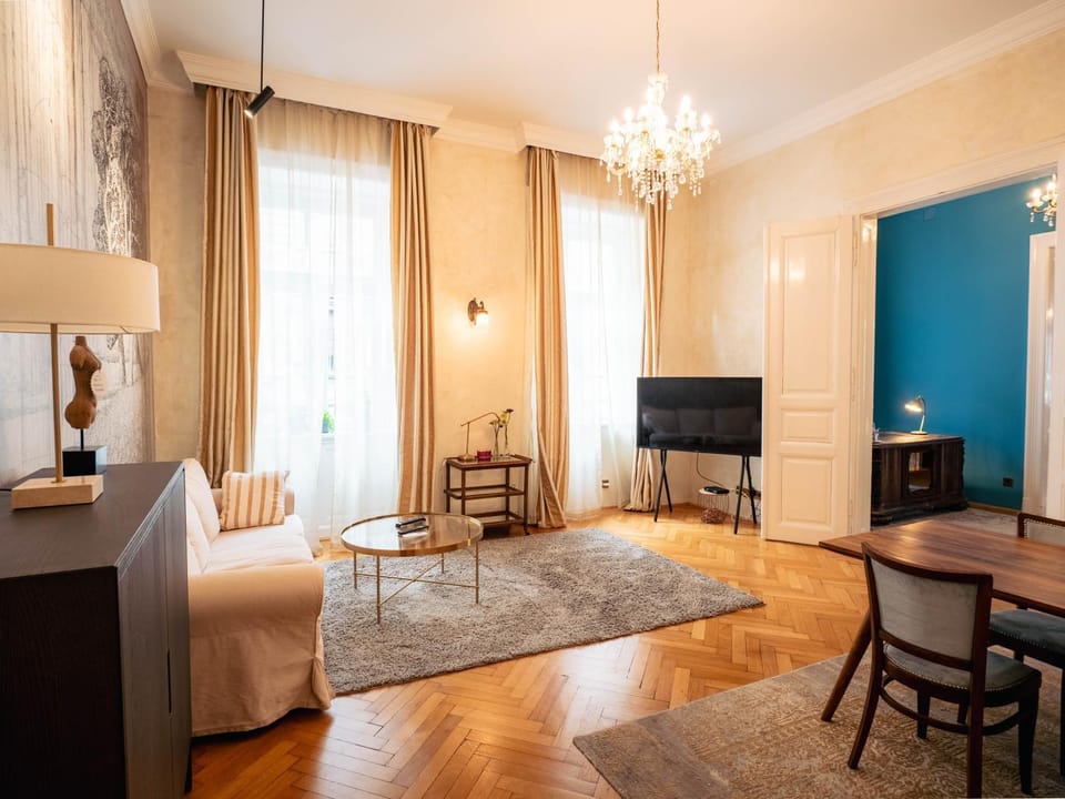 RB64 - Classy & Spacious Home near Villa District Apartment in Budapest