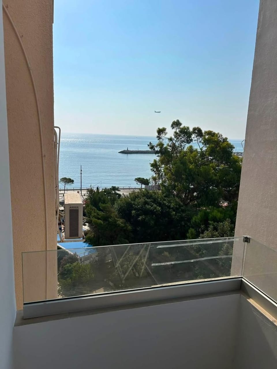 Modern 2BR Beachfront Apt with Communal Pool Apartment in Larnaca
