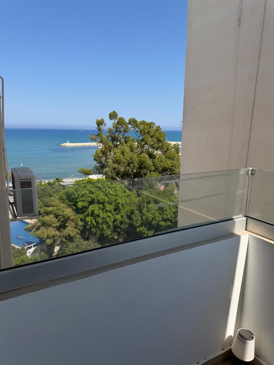 Modern 2BR Beachfront Apt with Communal Pool Apartment in Larnaca