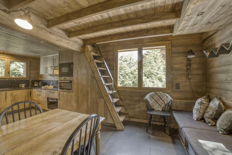 Kitchen or kitchenette, Living room, Dining area