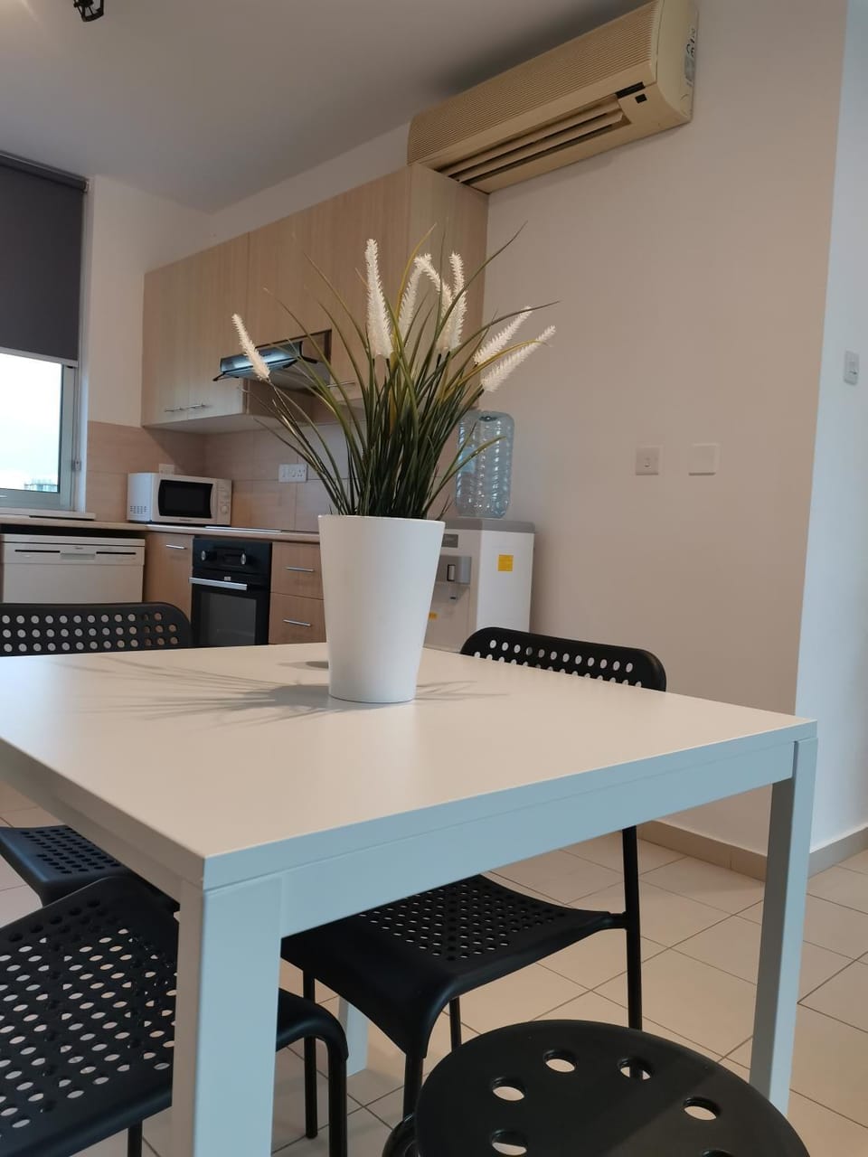 Kitchen or kitchenette, Dining area, minibar, pet friendly, air conditioner