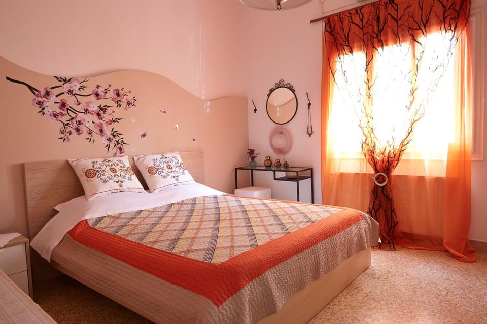 House with Yard by the Hill House in Athens