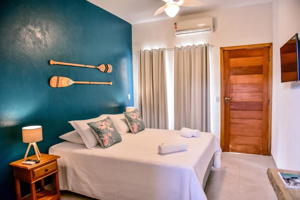Bed, Photo of the whole room, towels