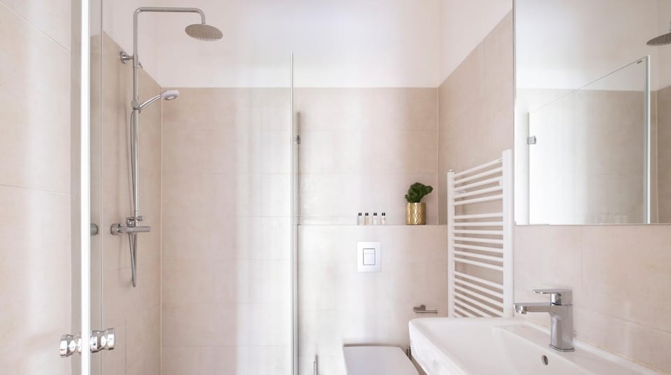 Shower, Toilet, Bathroom, internet, towels