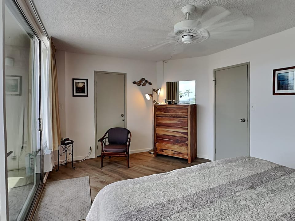 Seating area, Bedroom, furniture