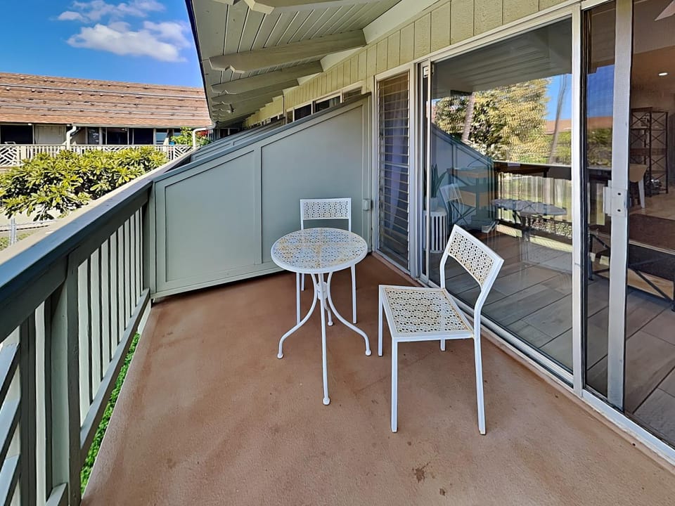 Neighbourhood, Balcony/Terrace, Seating area, furniture