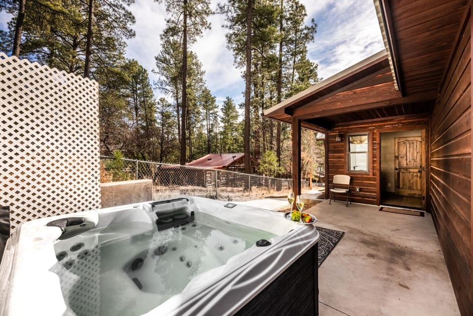 Property building, Natural landscape, Hot Tub, Balcony/Terrace