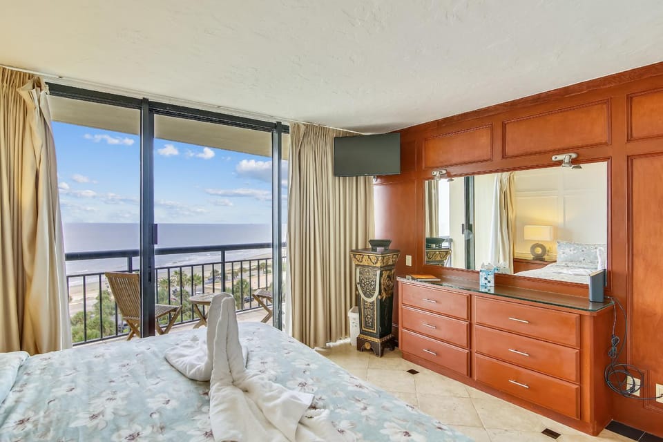 Bed, Bathroom, TV and multimedia, Balcony/Terrace, Living room, Seating area, Bedroom, Sea view, furniture, wardrobe