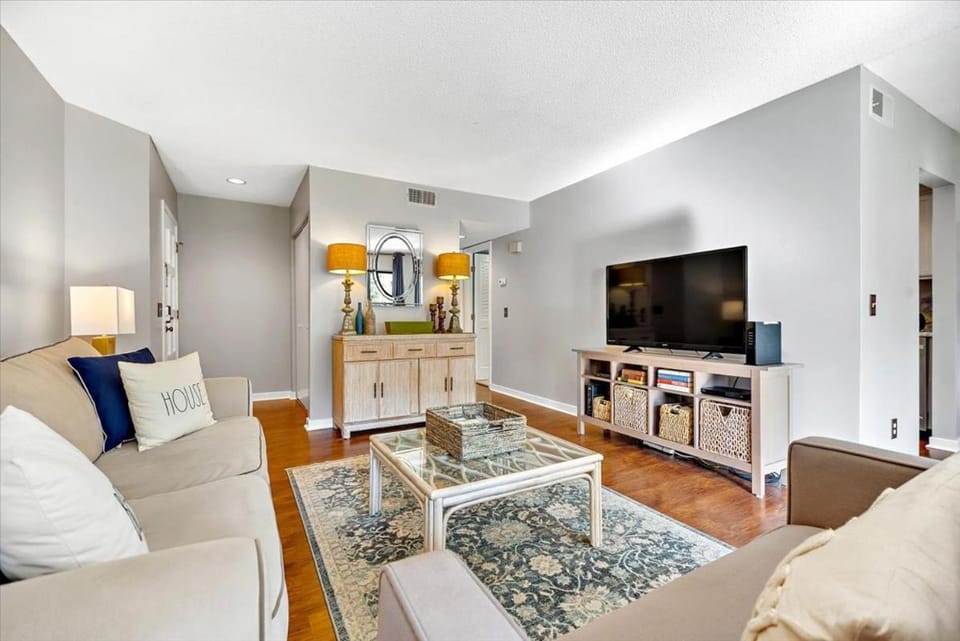 TV and multimedia, Living room, Seating area, furniture