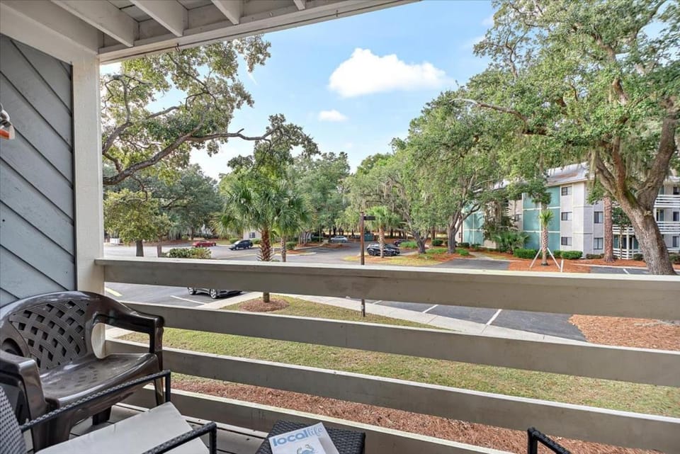 Neighbourhood, Balcony/Terrace, Seating area, Street view, Parking