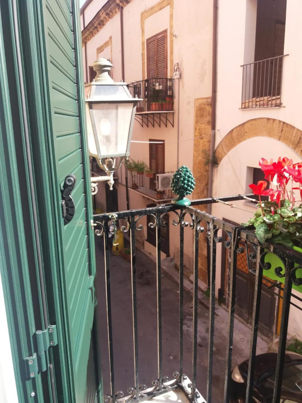 Balcony/Terrace, Street view