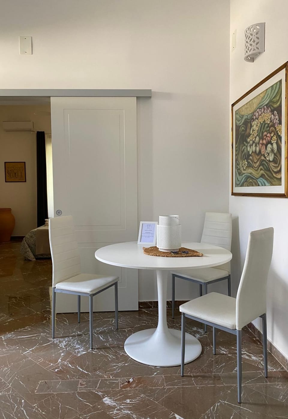 Seating area, Dining area