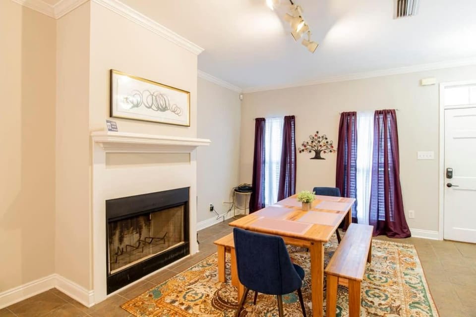 Hazel's Happy Hideaway- Midtown Mobile! House in Mobile