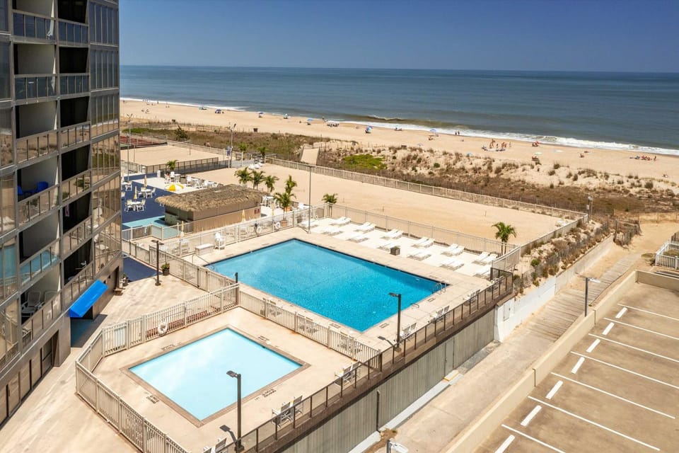 Beach & Pool Views! Family Condo in Golden Sands House in Ocean City