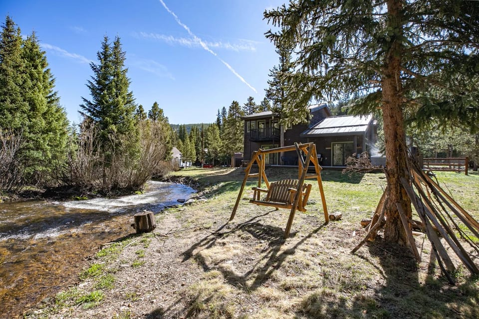 Cabin On The Blue Home: On River, Hot Tub, Views Cabin in Blue River