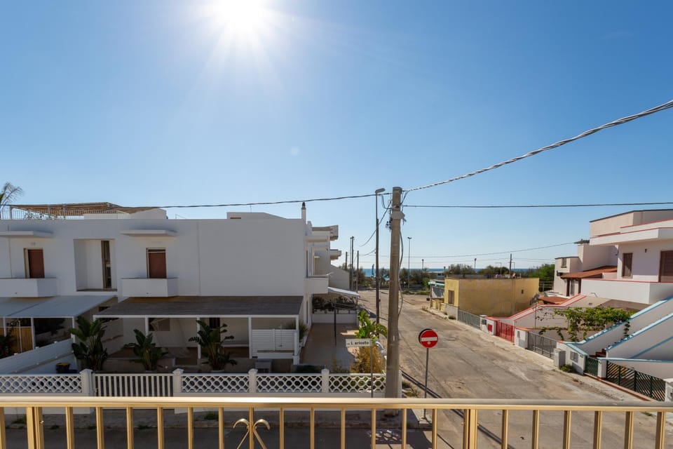 Property building, Balcony/Terrace, Street view