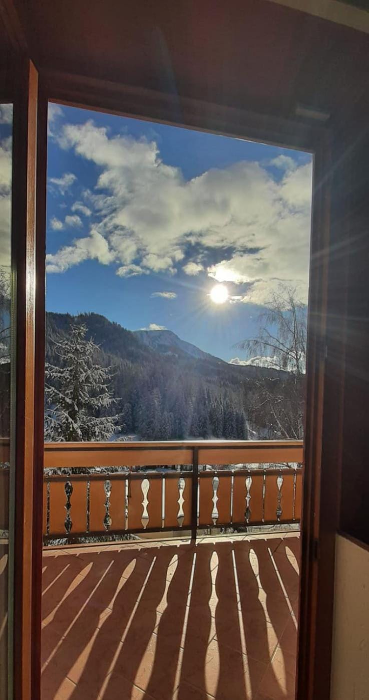 Balcony/Terrace, Mountain view