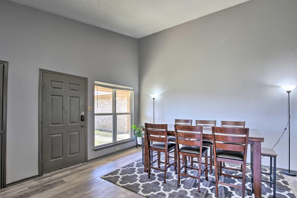 West San Antonio Home with Yard 16 Mi to Dtwn! House in San Antonio