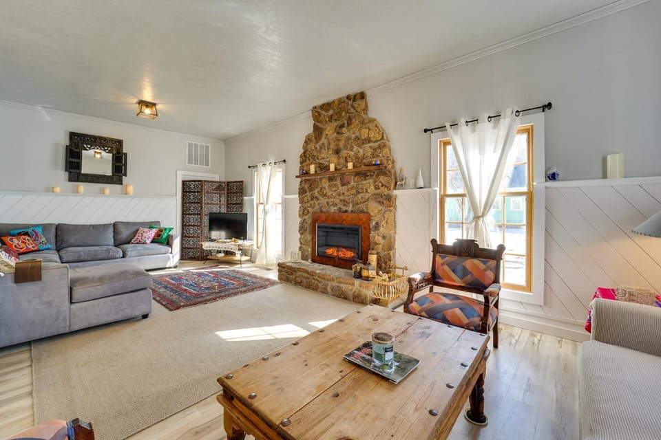 'Dolorable' Home w/ Yard - Walk to River! House in Dolores
